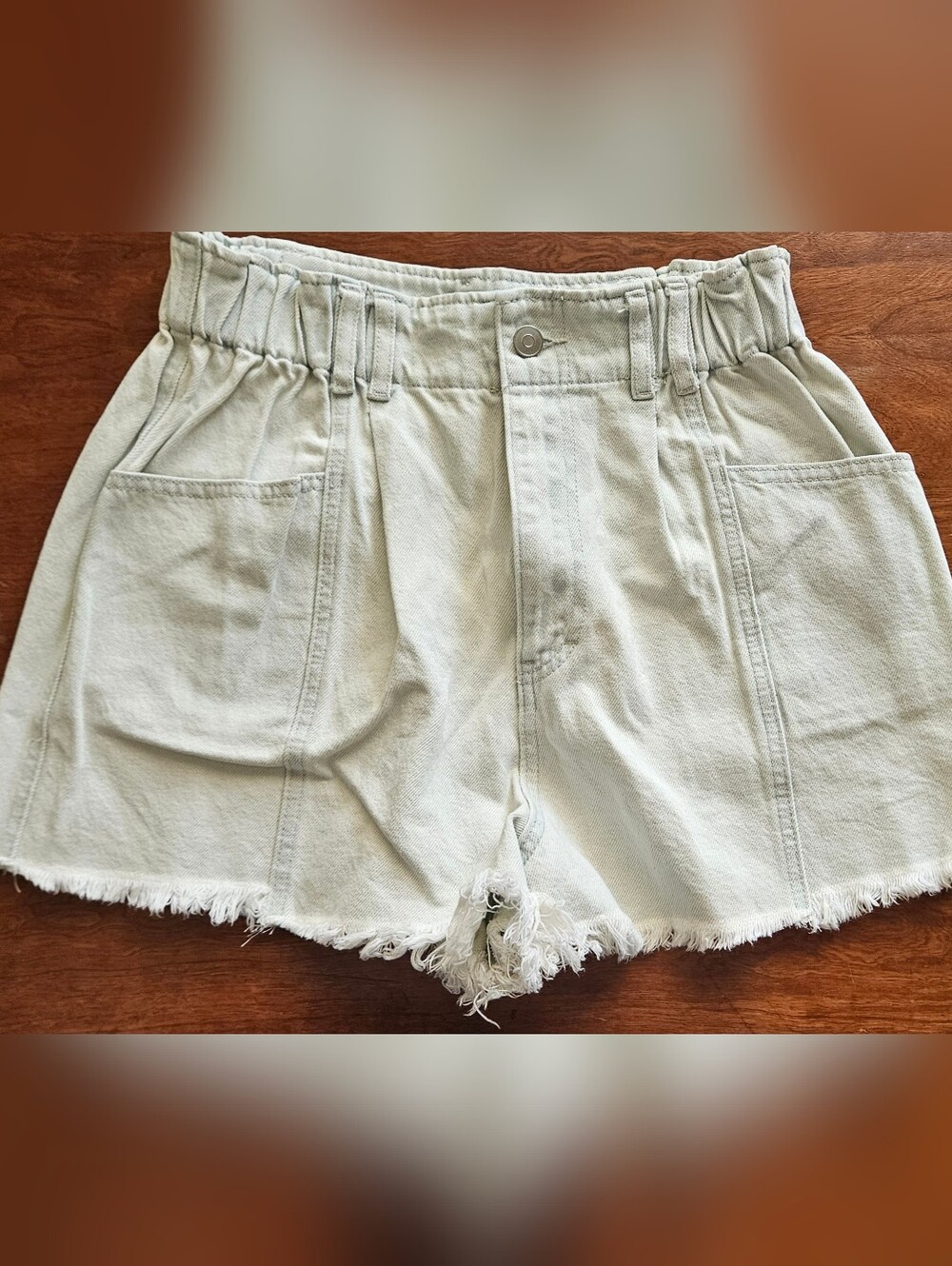 High-Waist Frayed Hem Women's Shorts - Light Denim- Heavy